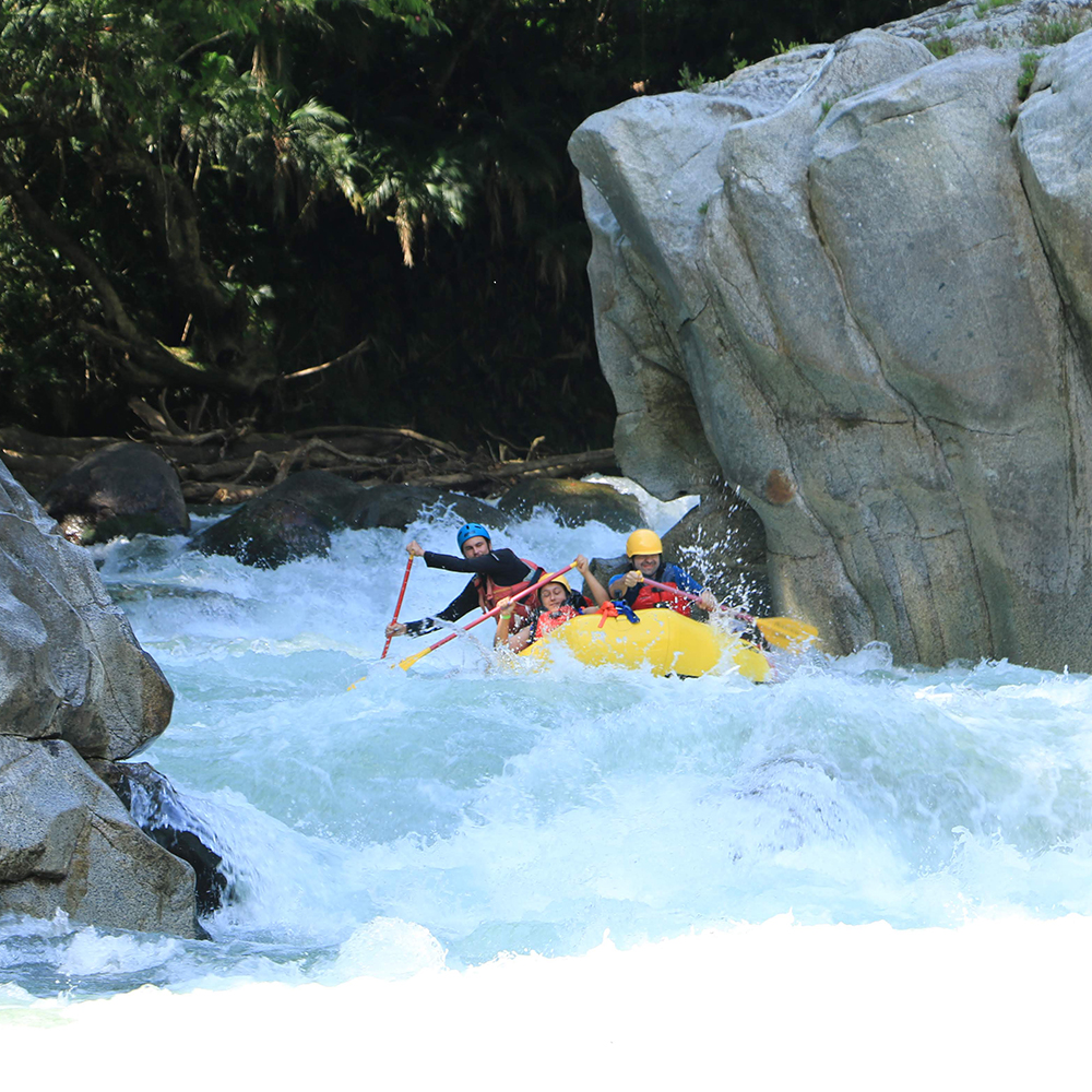 Adventure rafting tour in the heart of Colombia’s rivers.