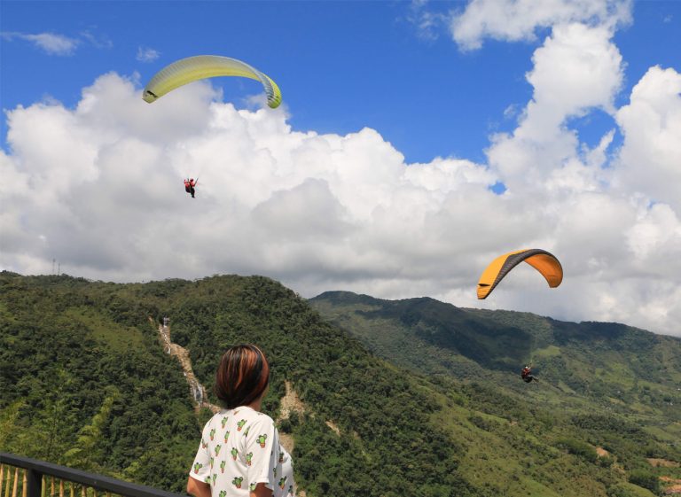 Paragliding through the skies of Colombia’s natural wonders.